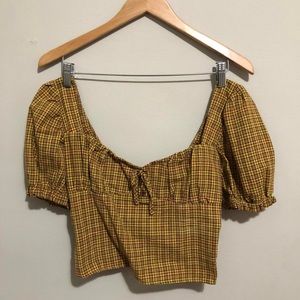 Mustard yellow with pattern detailing heart shaped low cut short sleeve 💛